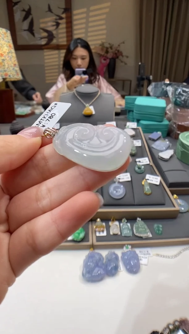 【闪购商品】翡翠颈饰18K金镶嵌如意