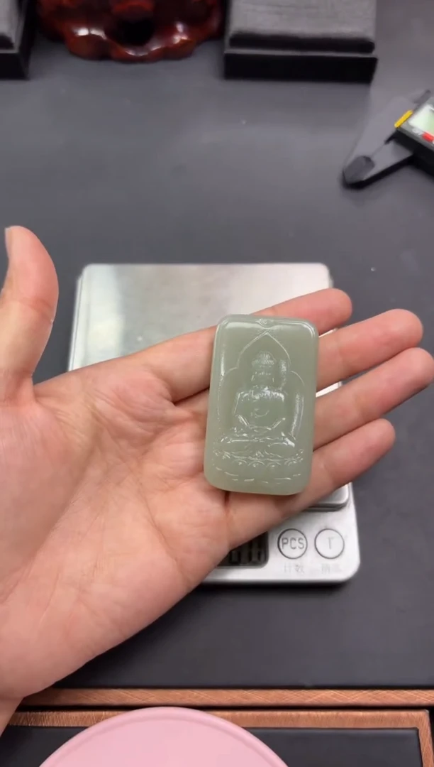 【闪购商品】和田玉吊坠(赠链)未镶嵌且末微色差近矿吊坠