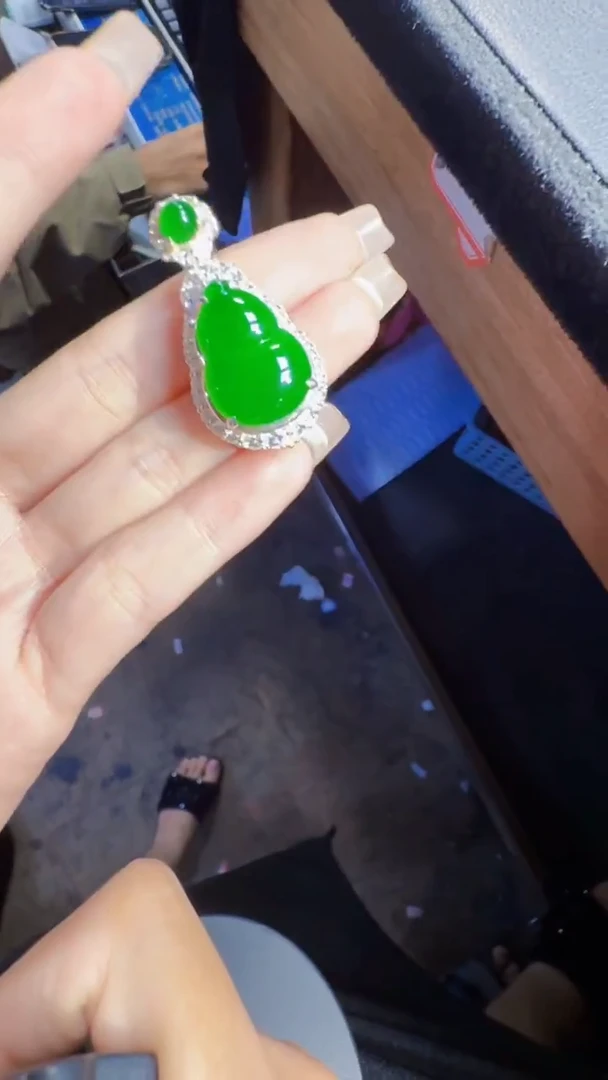 未镶嵌定制翡翠翡翠A货有轻微色差属于正常现象，葫芦多样性发货1