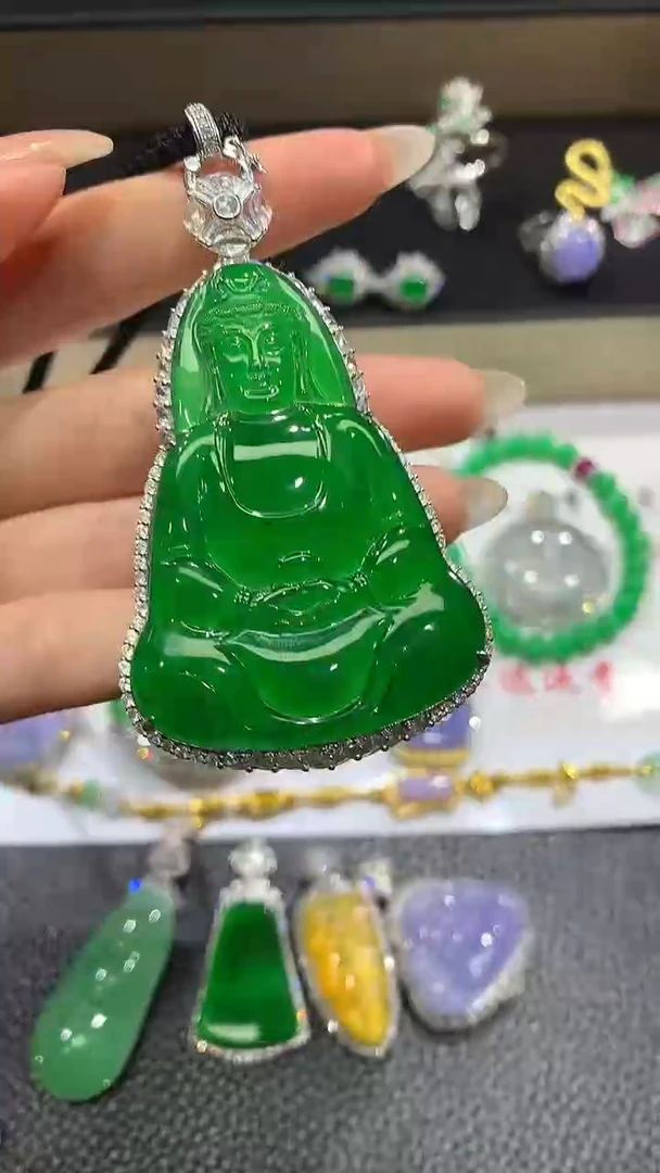 【闪购商品】翡翠吊坠(不含链)18K金镶嵌18团购