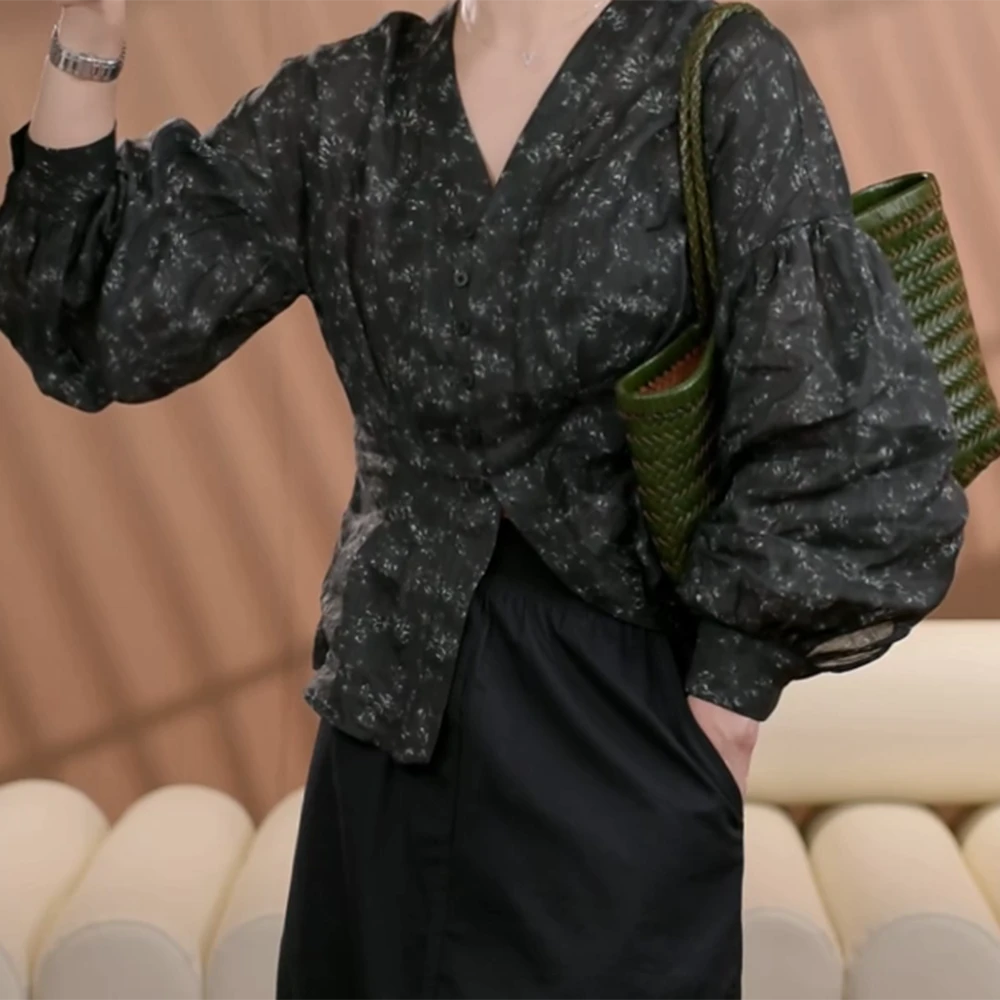 2025"温莎小姐"夏季褶皱V领小众碎花上衣衬衫百搭韩版时尚长袖