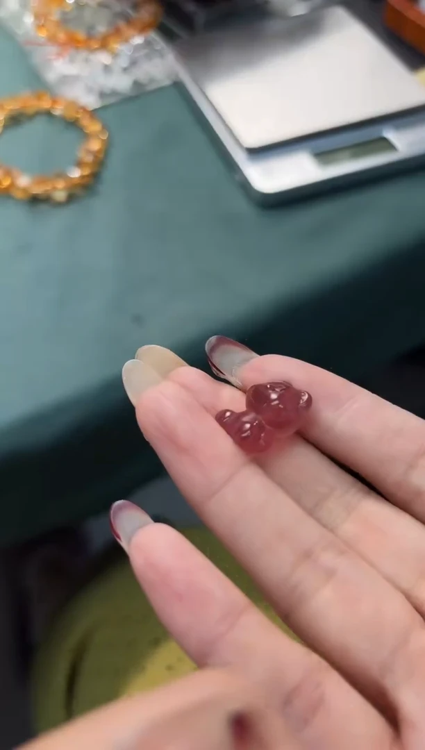 【闪购商品】水晶手串未镶嵌草莓晶小熊一个宽卡12