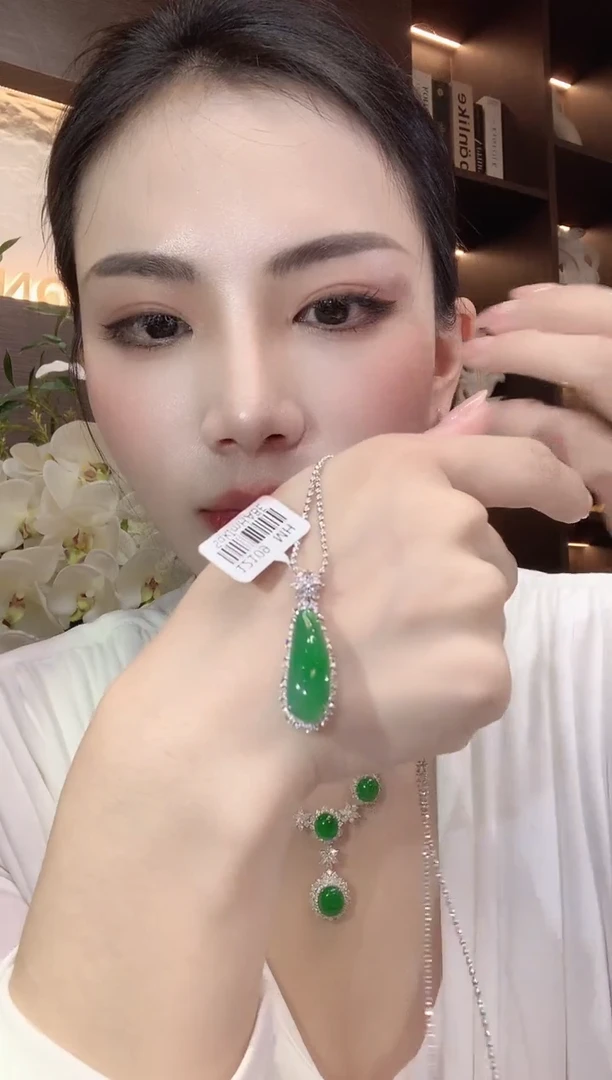 吊坠(不含链)18K金镶嵌翡翠D8