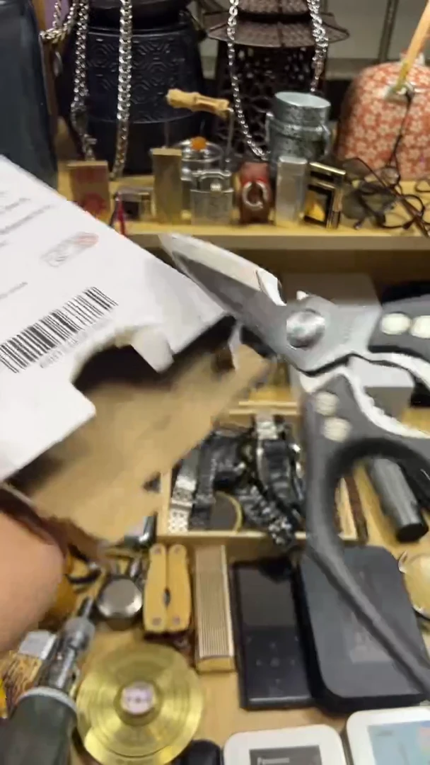 瓷片闪购商品  如图所示