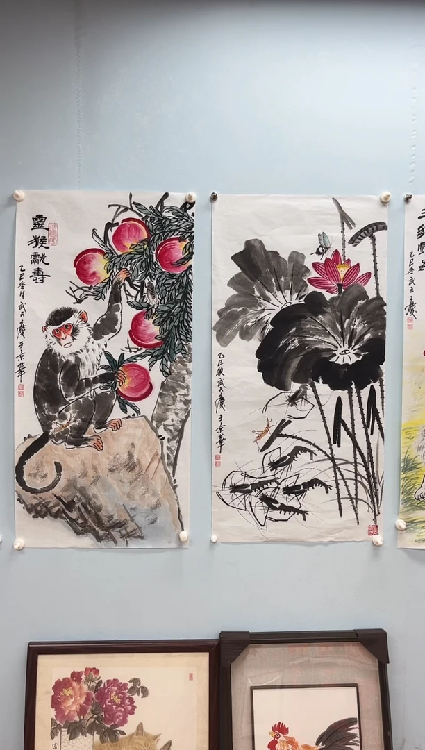 国画用****3武天庆老师灵猴献寿和荷花加实木框