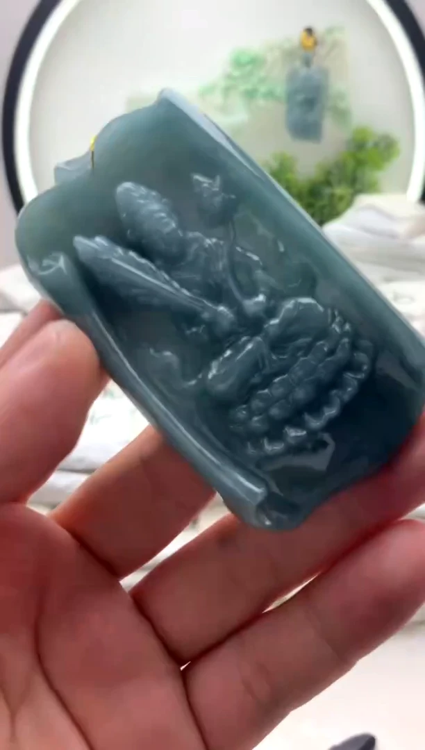 翡翠未镶嵌颈饰虚空藏