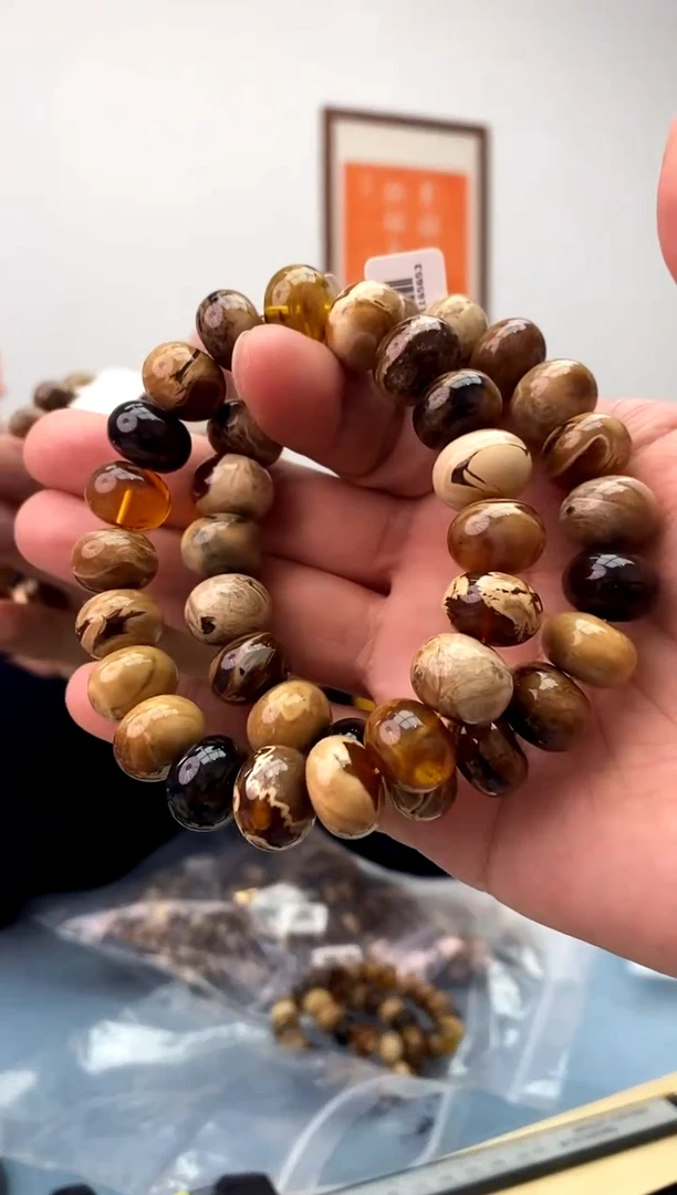 【闪购商品】琥珀珠宝奇石未镶嵌假一罚十，多样性发一件