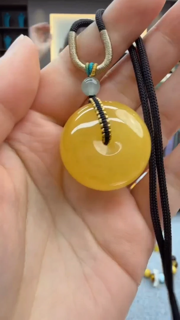 琥珀颈饰未镶嵌62秒拍号 假一罚三