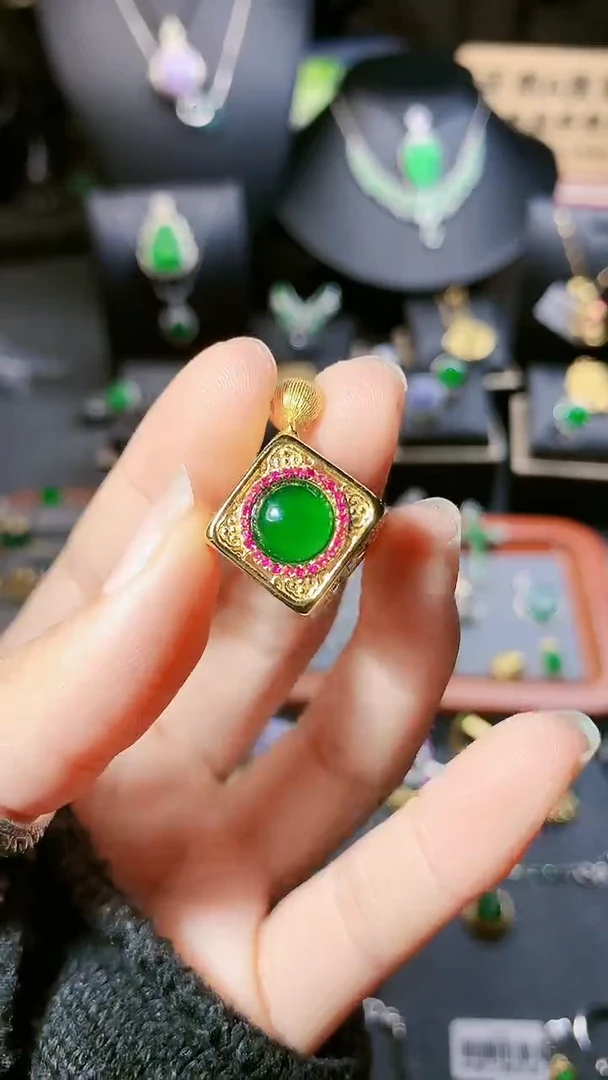 【闪购商品】翡翠吊坠(赠链)银S925镶嵌吊坠