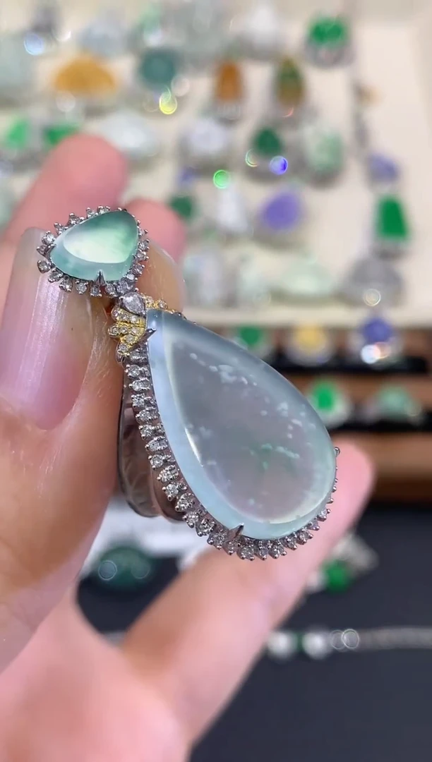 吊坠(不含链)18K金镶嵌翡翠B182