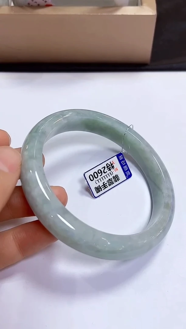 颈饰未镶嵌翡翠手镯63.3