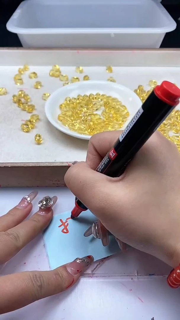 【闪购商品】水晶颈饰未镶嵌w2136黄水晶扭扭珠12mm*5颗