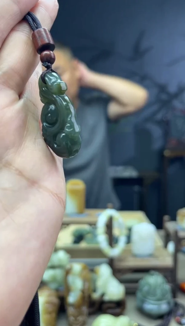 颈饰未镶嵌和田玉1