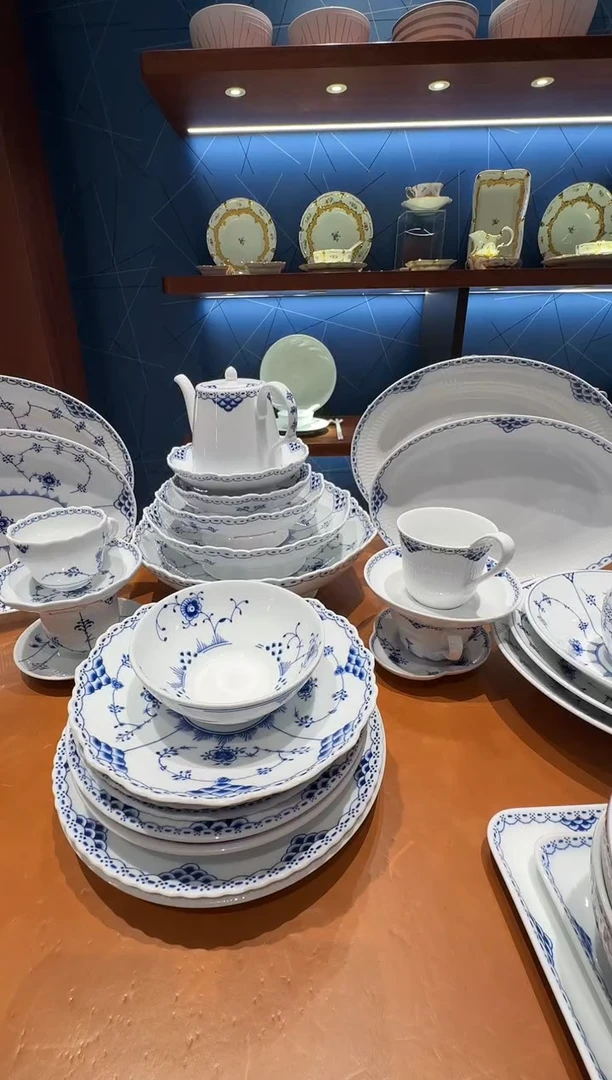 瓷五花马唐草餐具套组