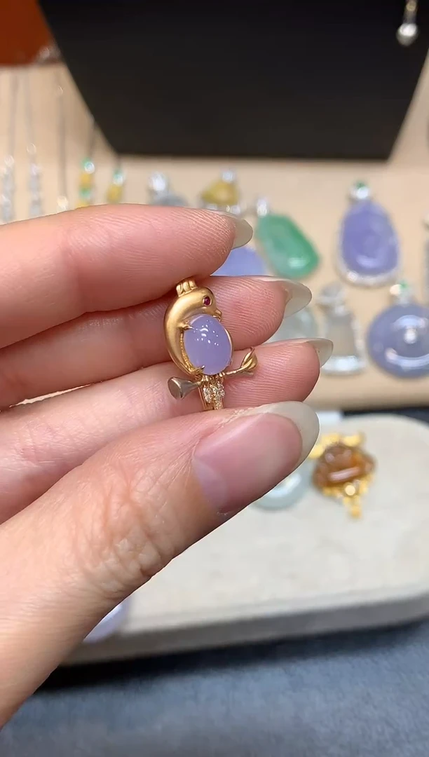 颈饰18K金镶嵌翡翠两用款【无服务费