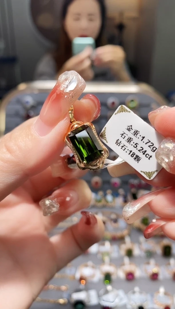 颈饰18K金镶嵌碧玺5.24