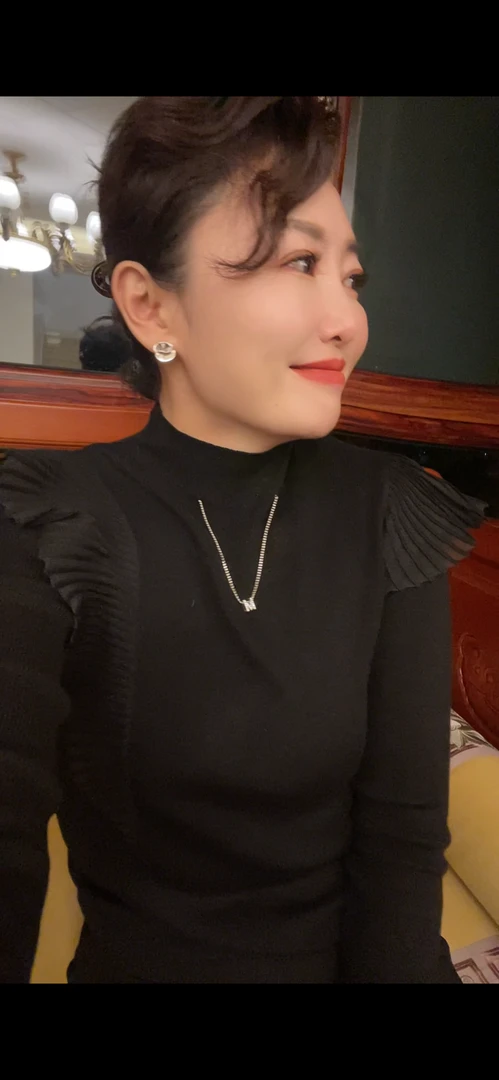 【苗姐优选】冬季新款羊毛时尚圆领拼百褶荷叶肩显瘦打底衫3501QR