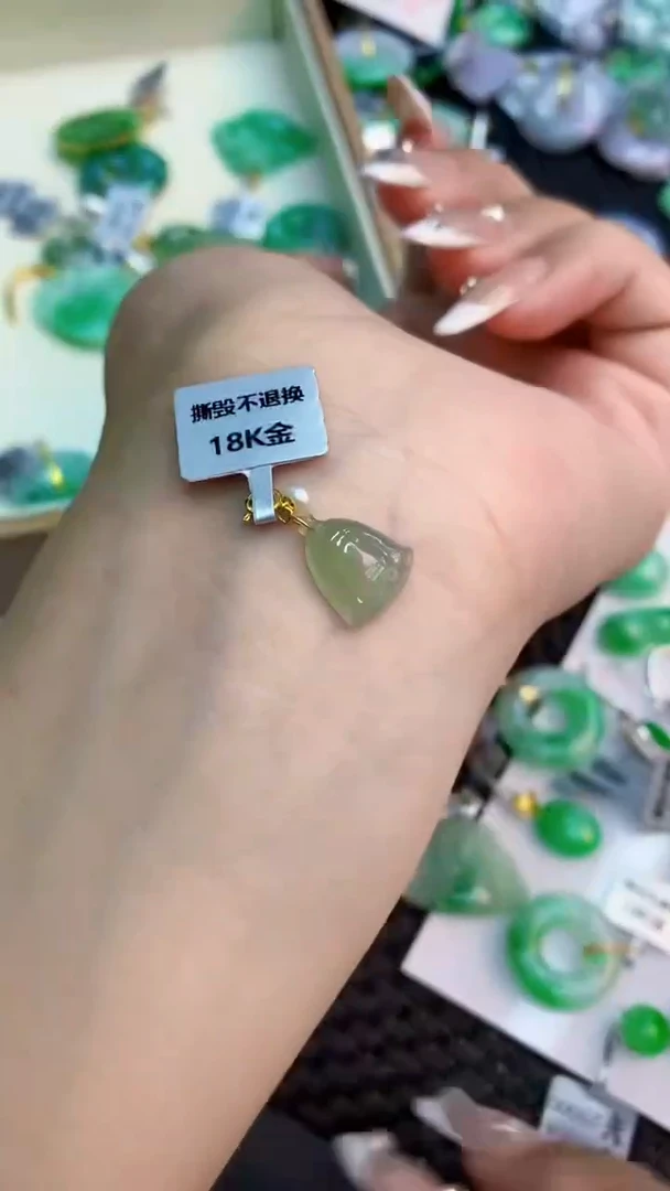 翡翠18K金镶嵌吊坠(不含链)1