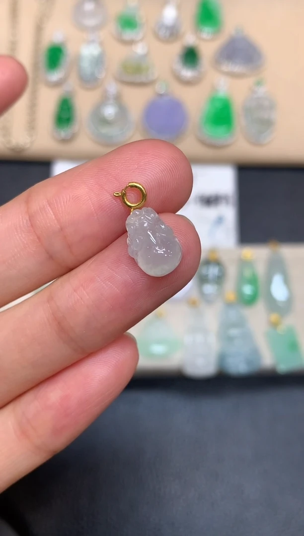 颈饰18K金镶嵌翡翠貔貅【无服务费