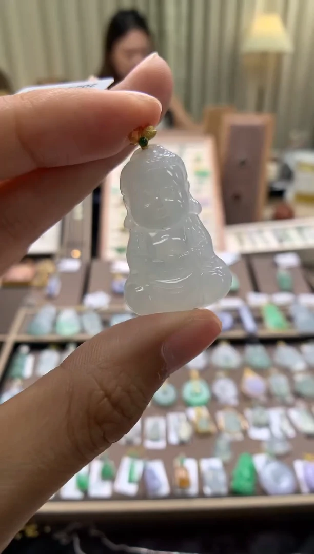 翡翠18K金镶嵌颈饰宝宝佛