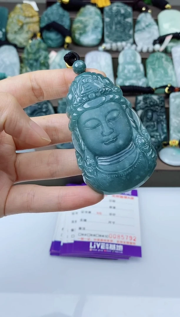翡翠未镶嵌颈饰