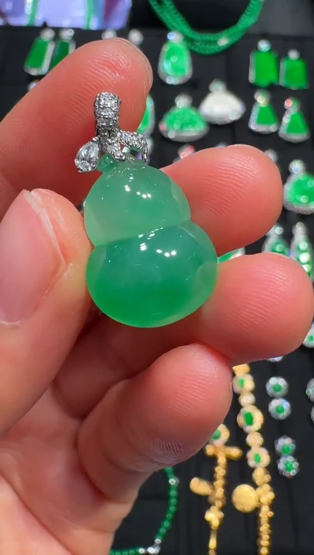 吊坠(不含链)18K金镶嵌翡翠冰绿葫芦吊坠
