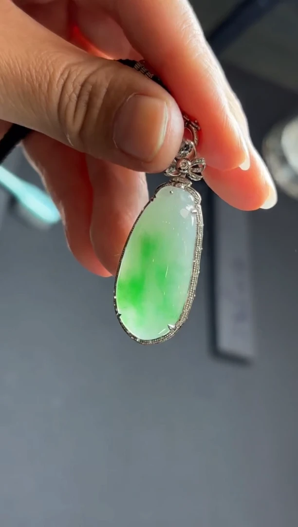 颈饰18K金镶嵌翡翠YM1144-1 福瓜