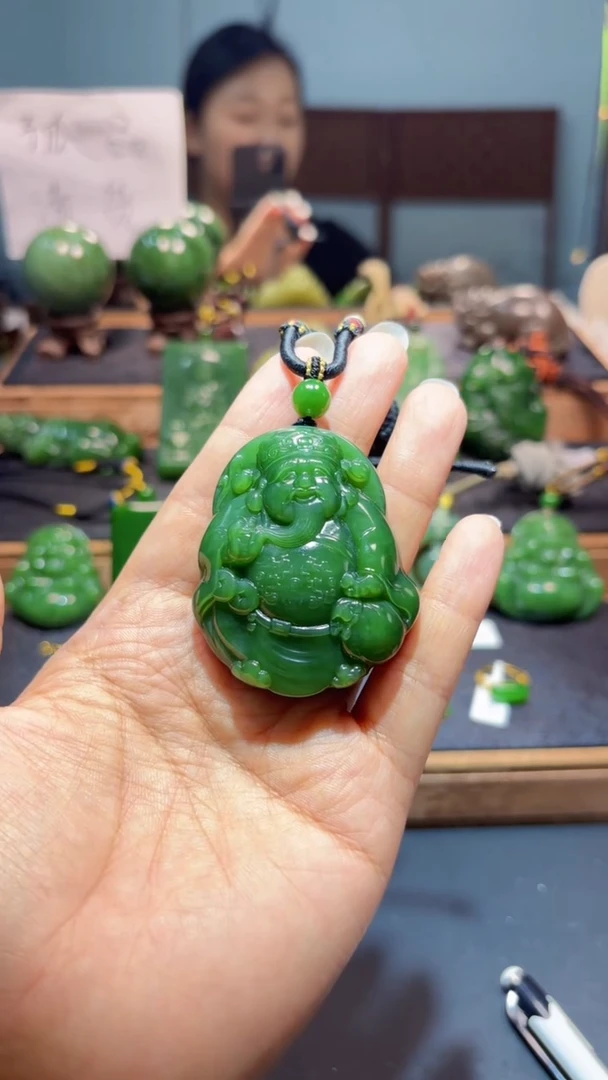 颈饰未镶嵌和田玉（碧玉）1