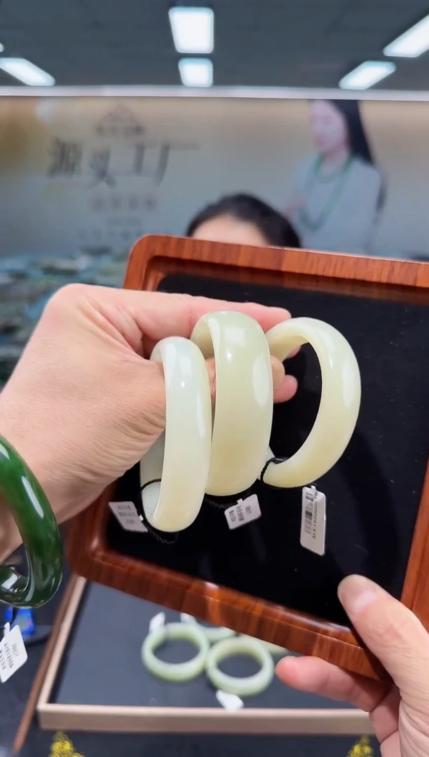 和田玉手镯未镶嵌多样性发货 拍一发一