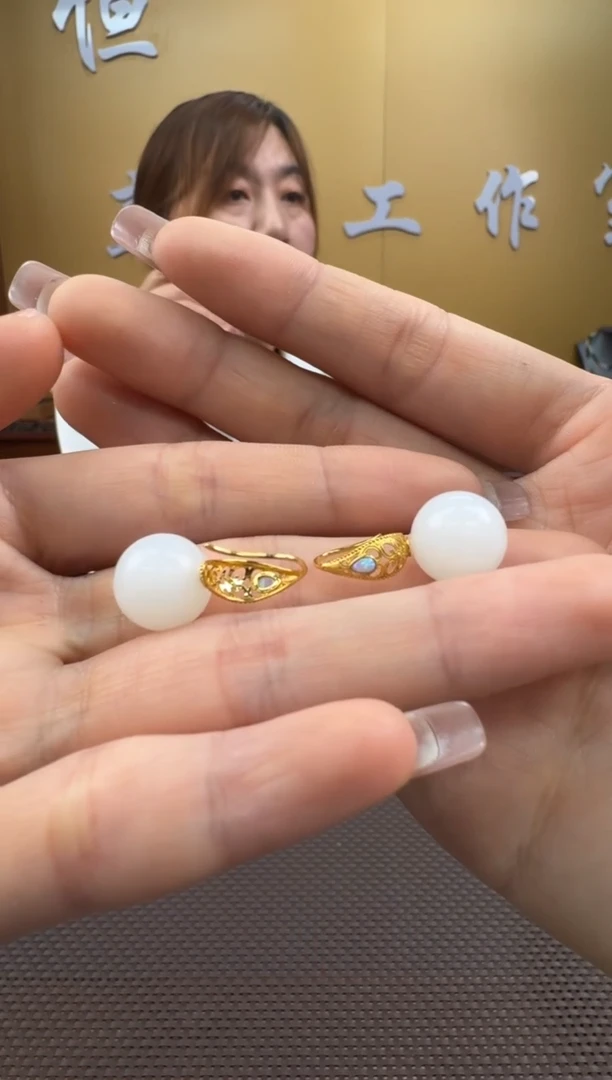 【闪购商品】和田玉耳饰18K金镶嵌一对12mm