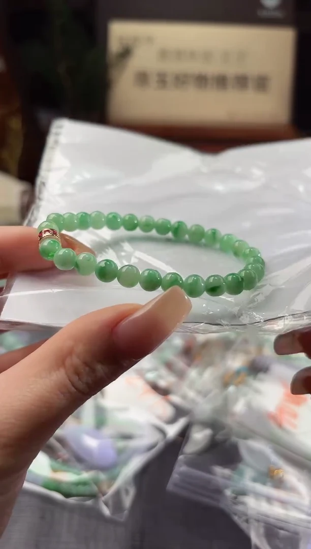 翡翠未镶嵌颈饰100715905