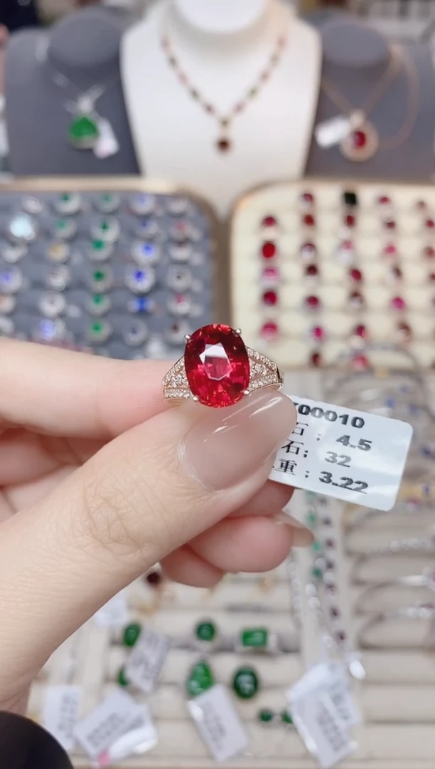 18K金镶嵌碧玺戒指碧玺4.5CT