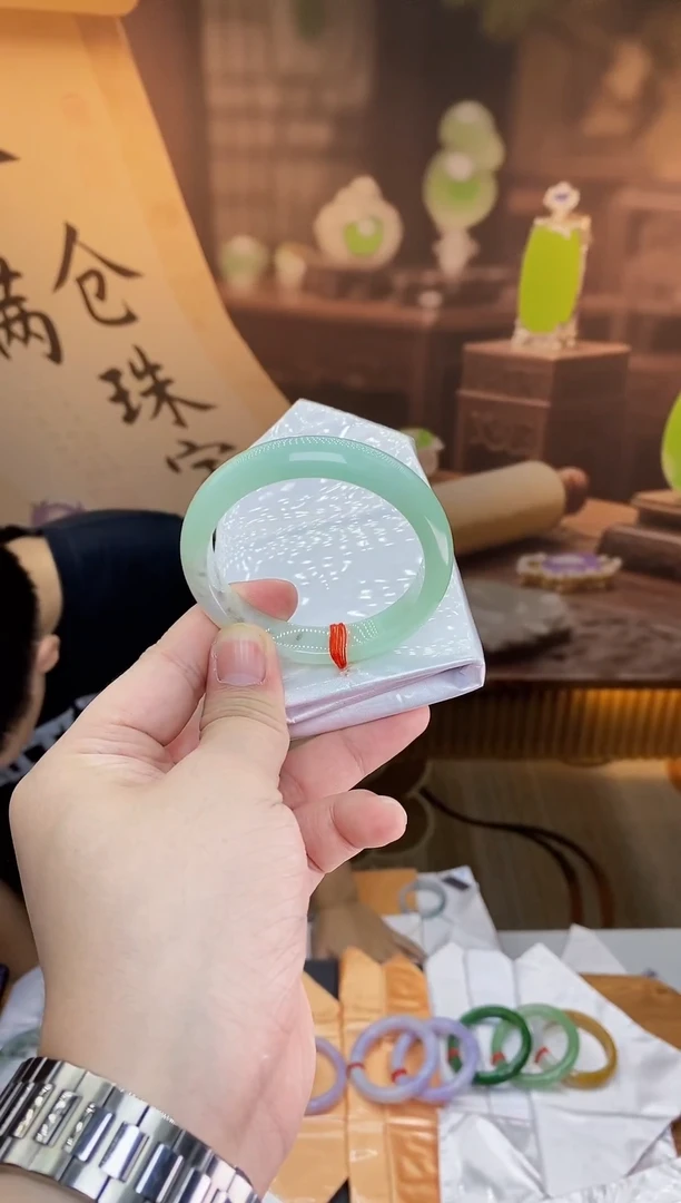 未镶嵌手镯翡翠手镯