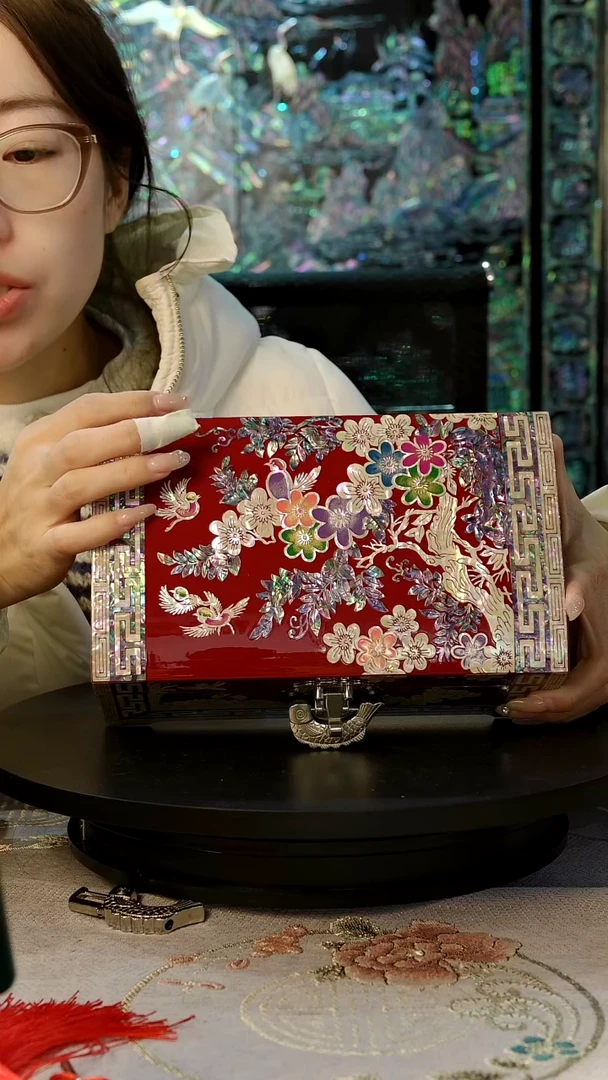 鱼锁满贝底·弘贝雅螺钿漆器文化馆