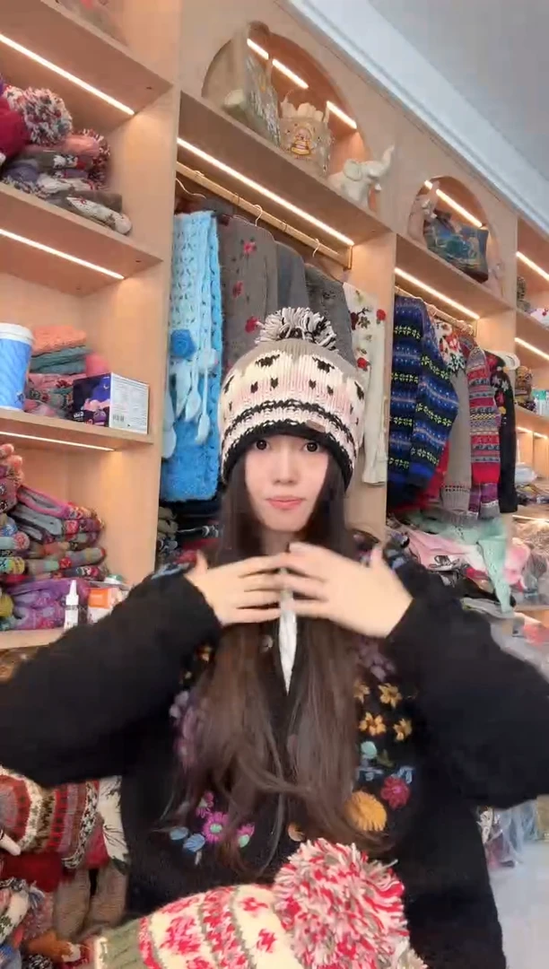 羊毛黑边小羊帽