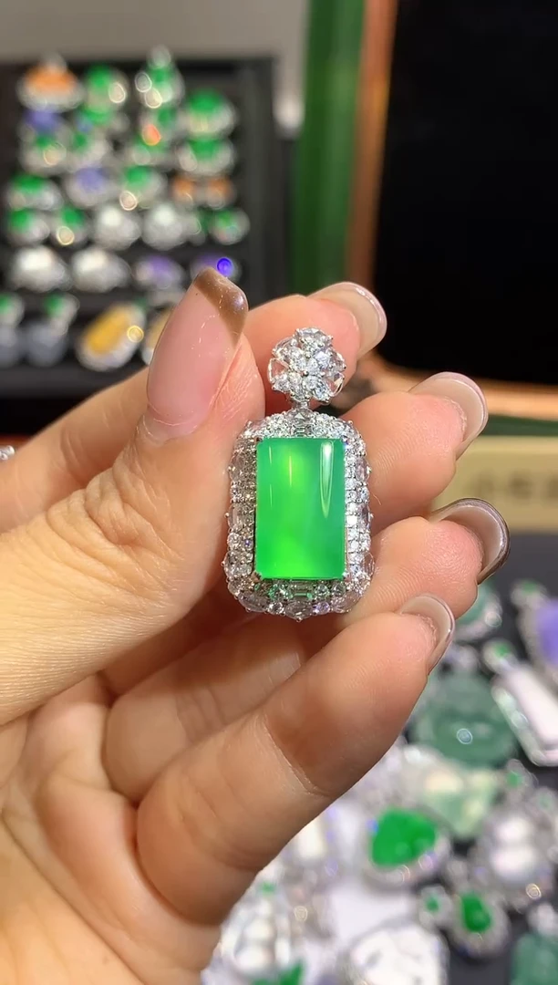 吊坠(不含链)18K金镶嵌翡翠翡翠