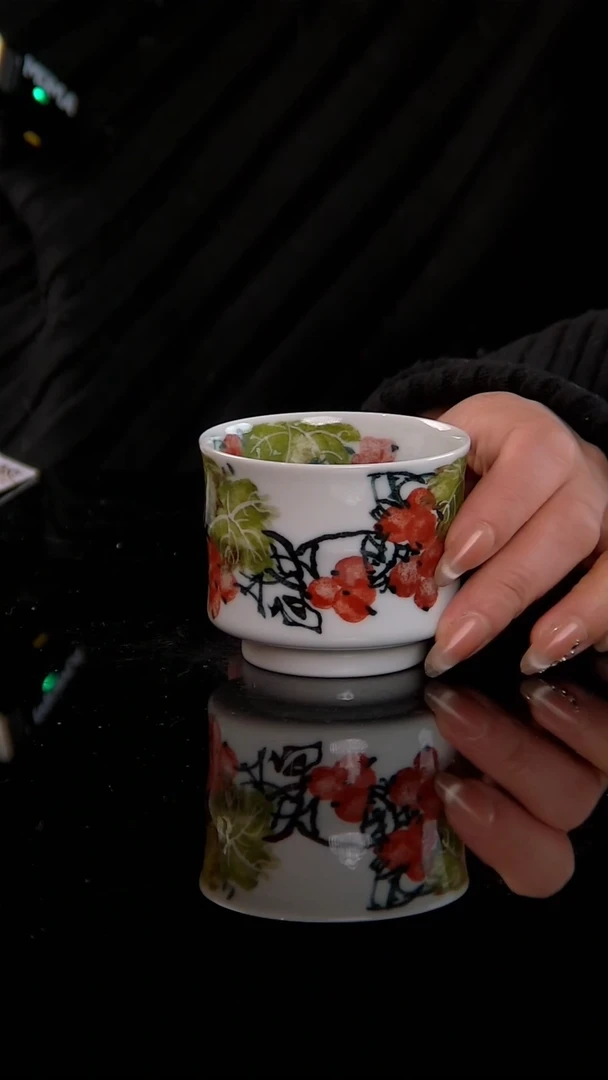 李华手绘釉中五彩硕果累累竹节杯