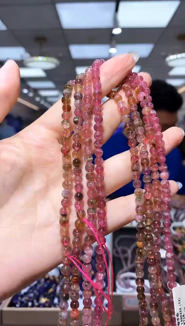 未镶嵌颈饰碧玺多样性发其一