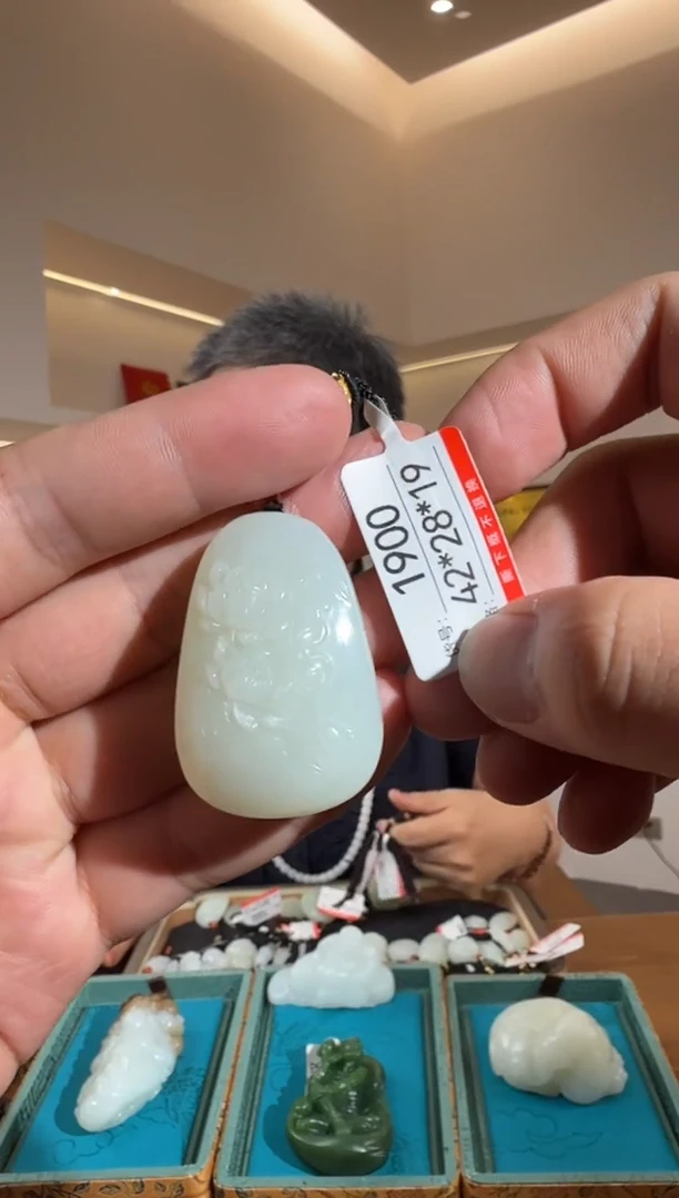 和田玉未镶嵌颈饰1