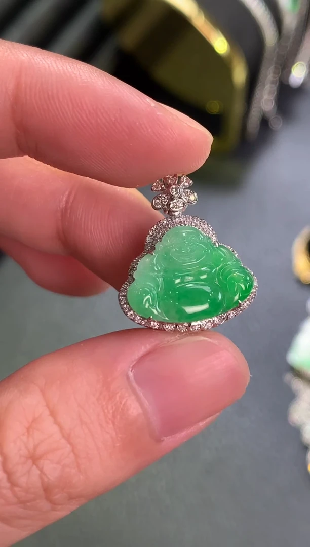 翡翠18K金镶嵌颈饰佛公