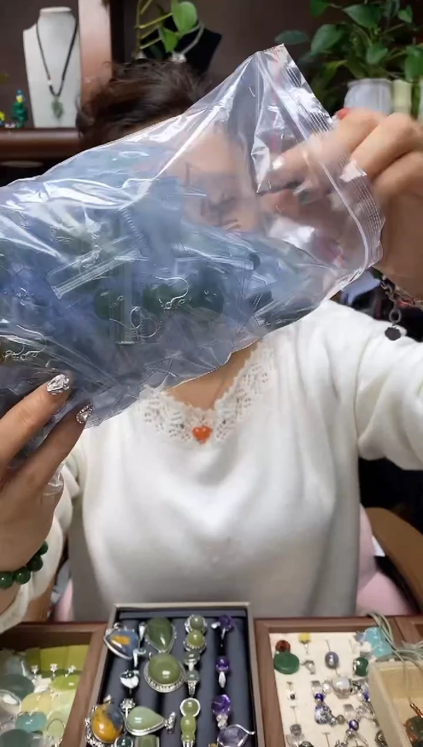 未镶嵌岫玉吊坠·