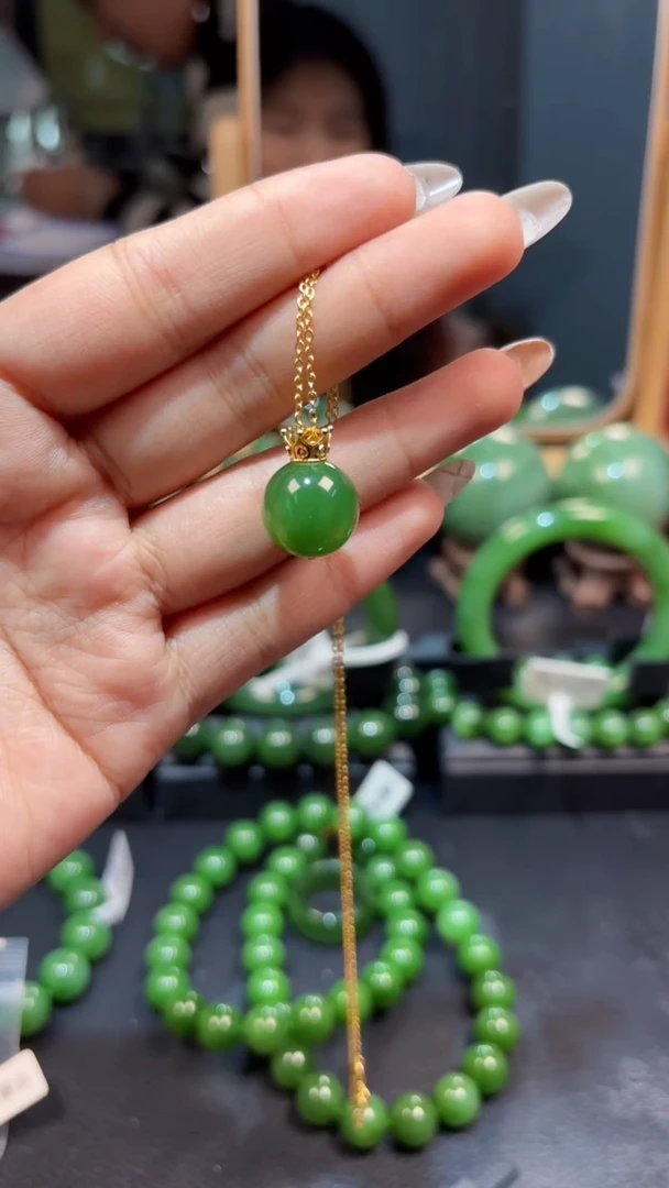 【闪购商品】和田玉（碧玉）吊坠(赠链)18K金镶嵌1