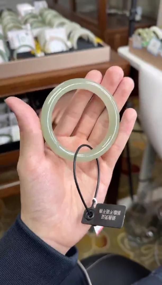 未镶嵌手镯和田玉蔡**?57