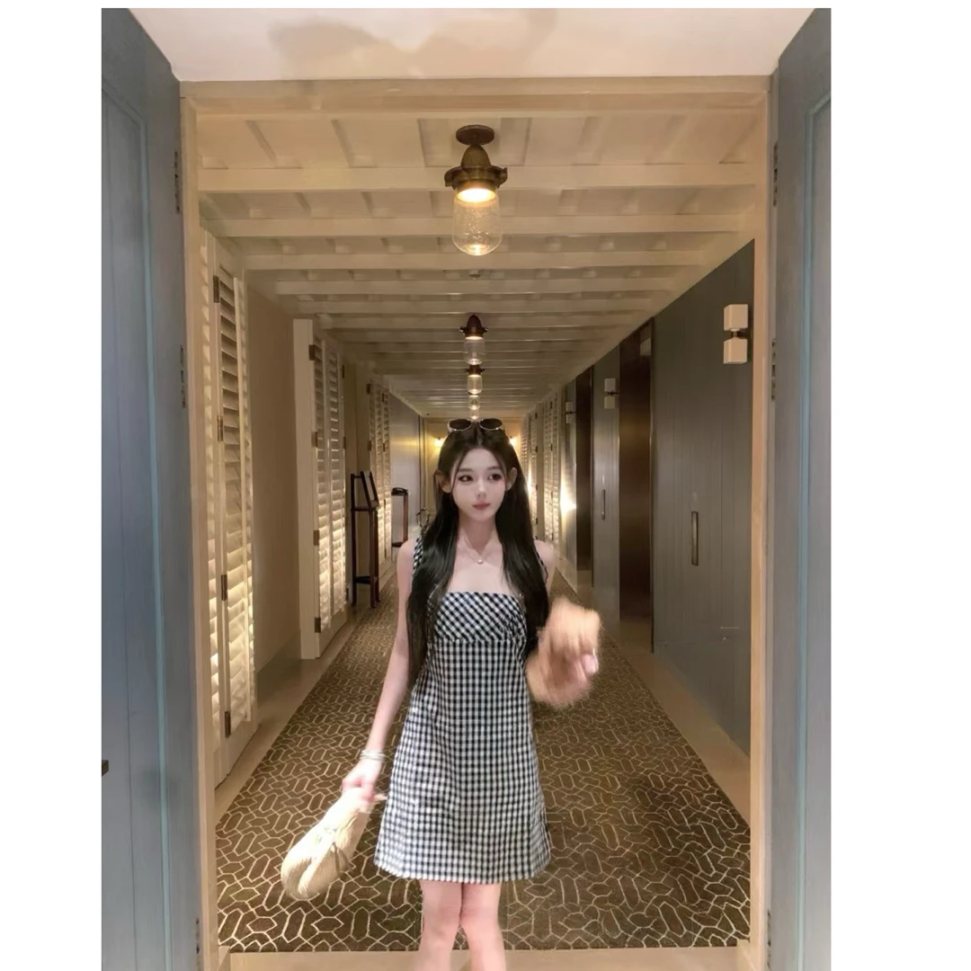 韩系时尚气质格纹吊带连衣裙女夏季2025新款设计感小众显瘦短裙子