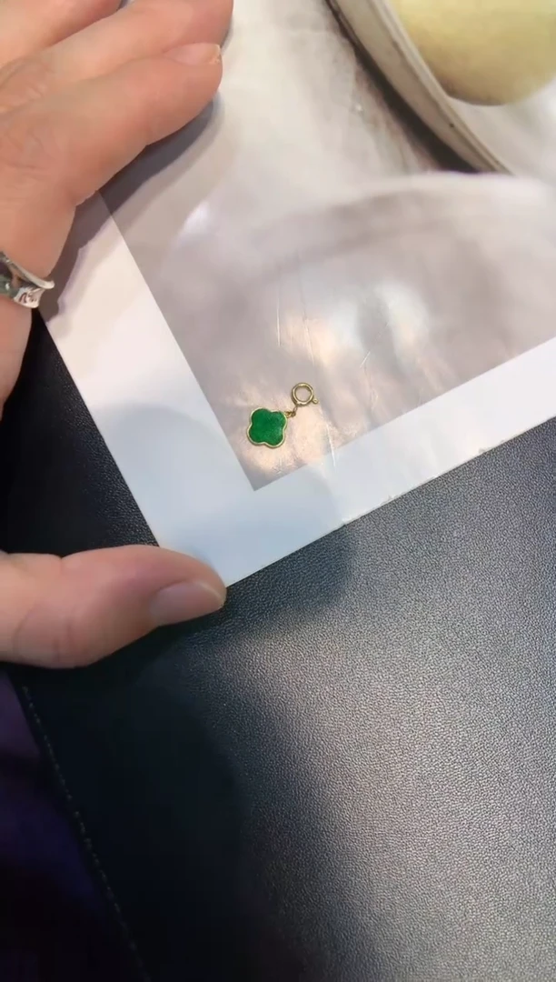 颈饰18K金镶嵌翡翠花件吊坠