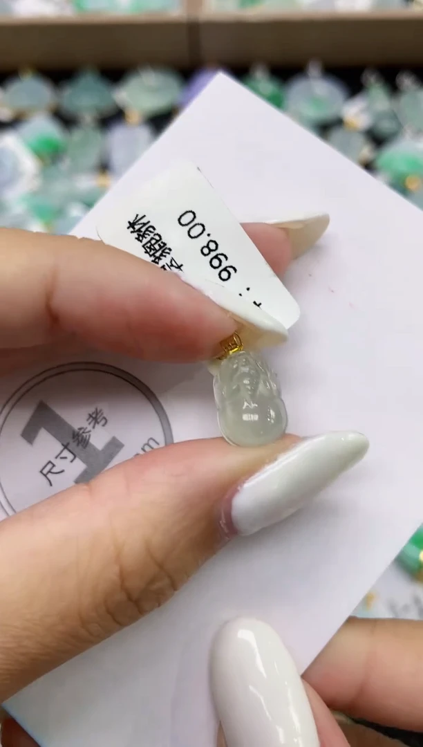 颈饰18K金镶嵌翡翠11111111111