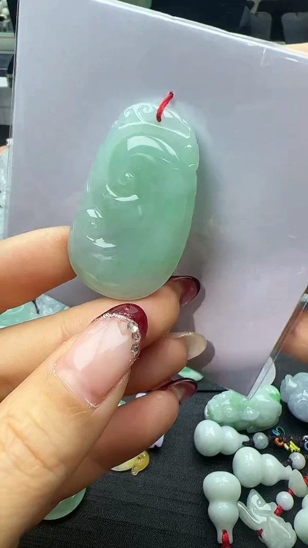 【闪购商品】翡翠颈饰未镶嵌如意