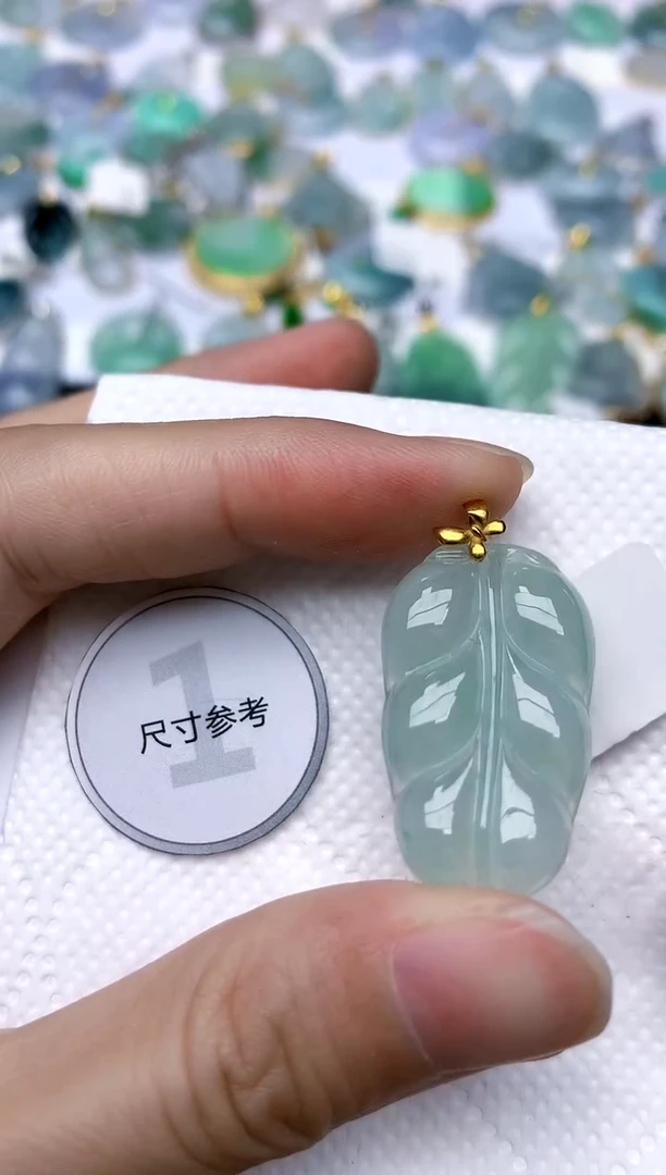 颈饰18K金镶嵌翡翠天然A货翡翠