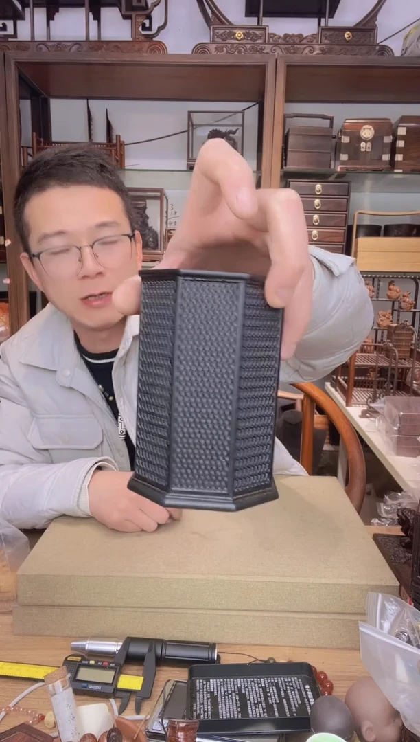 【闪购商品】乌木类书架801紫光檀八角雕刻笔筒  瑕疵