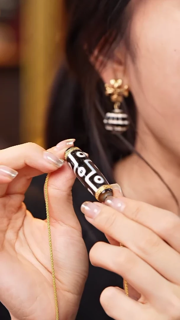 18K金镶嵌颈饰玛瑙/玉髓（覆膜）Z33135多样性发其一项链